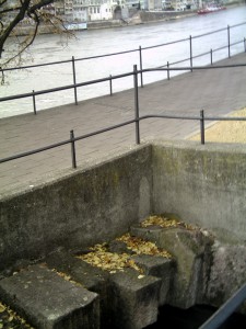 Teichauslauf am Rheinbord 2 Teichauslauf am Unteren Rheinweg, Kleinbasel.