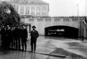 Hochwasser 1910 beim Restaurant Spitz
